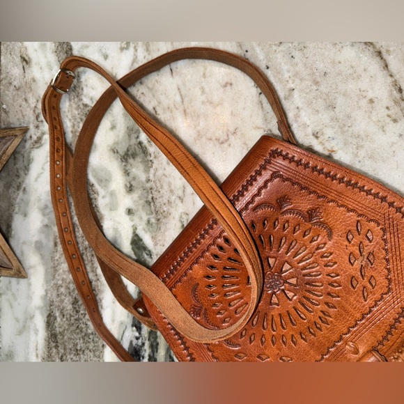 Vintage Hand tooled Leather Crossbody Bag - Picture 5 of 11